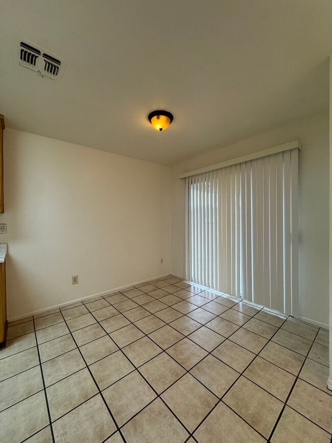 Foto del edificio - Great Location! 3BD and 2BA.