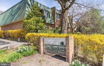 Building Photo - 707 Meadowview Ln