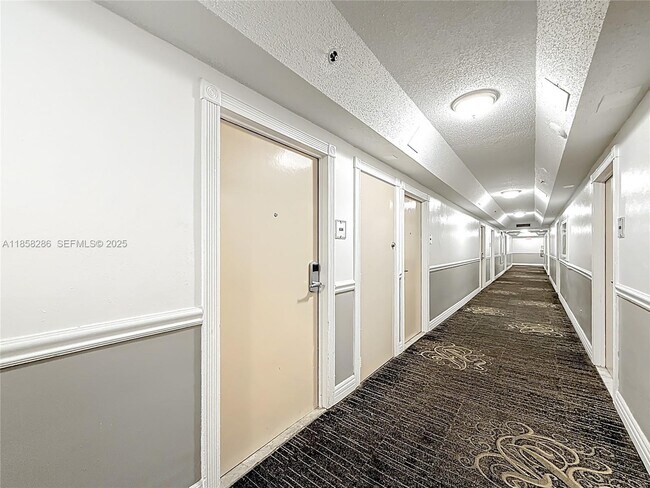 Foto del edificio - 19201 Collins Ave