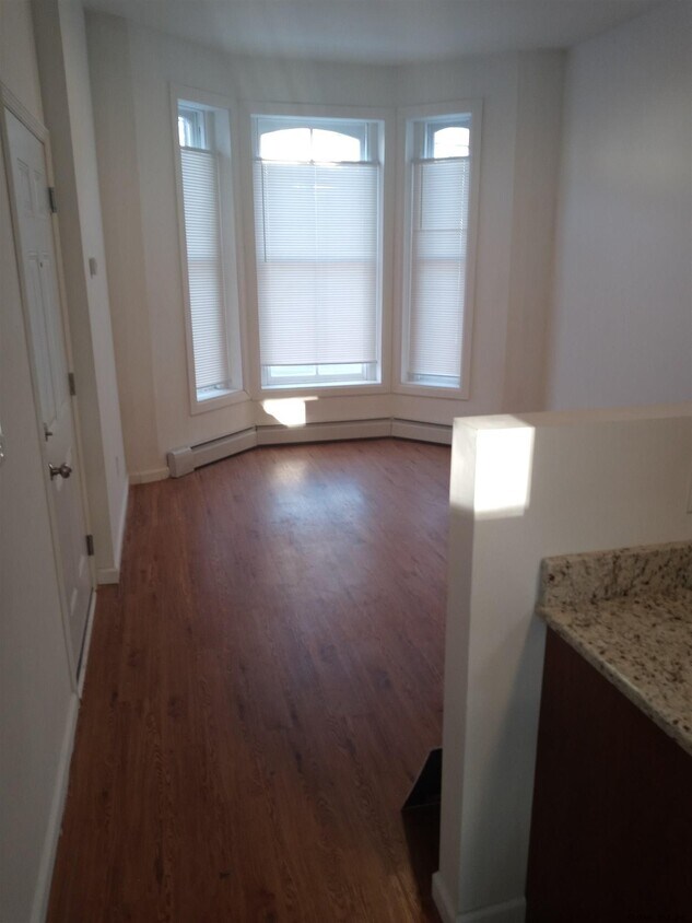 Foto principal - 372 Clinton Ave
