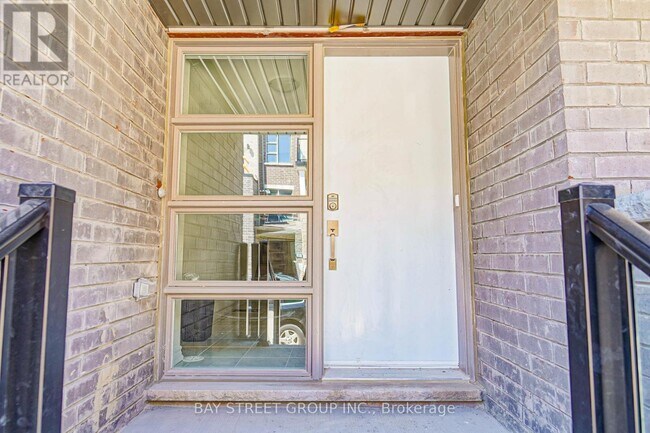 Building Photo - 14 Gothenburg Ln