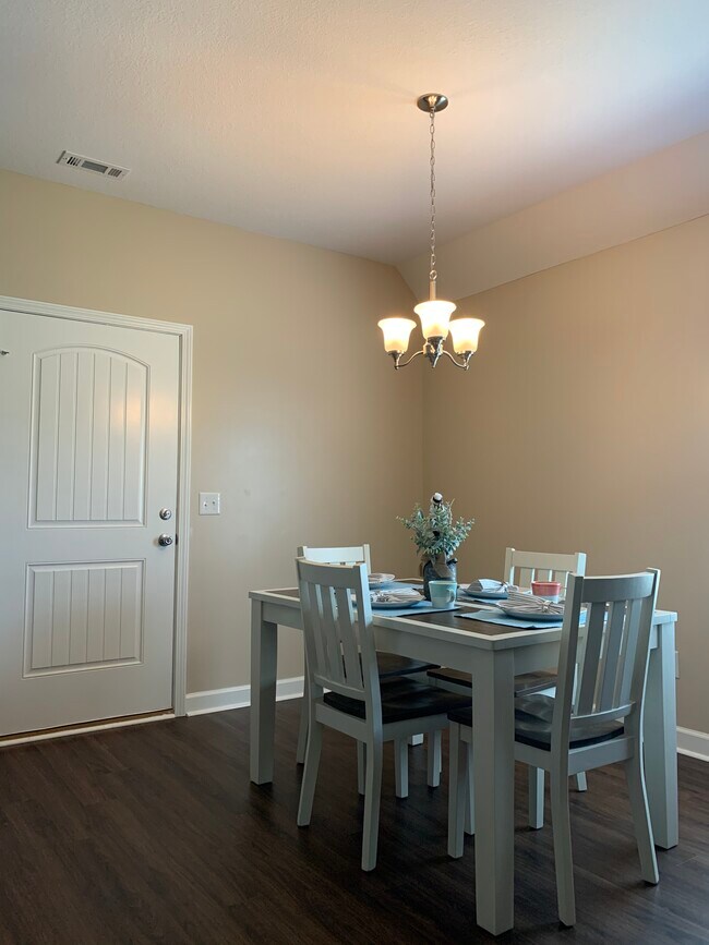 Foto del edificio - 1235 NW North Ridge Dr
