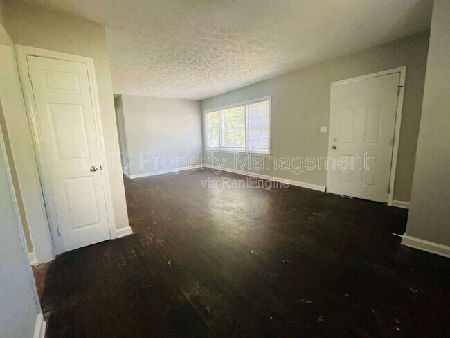 Foto del edificio - 3210 Delowe Dr