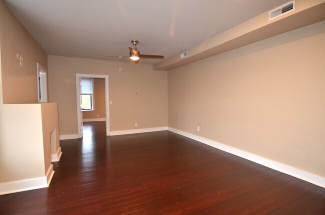 Foto del edificio - 2352 Kemper Ln
