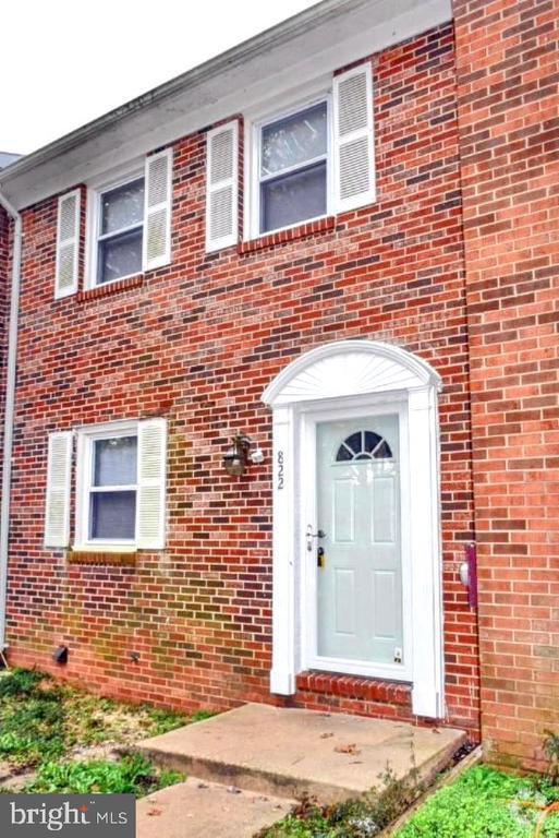 Building Photo - 822 Calvert Towne Dr