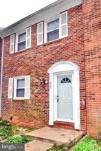 Building Photo - 822 Calvert Towne Dr