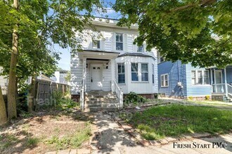 Building Photo - 418 Locust St