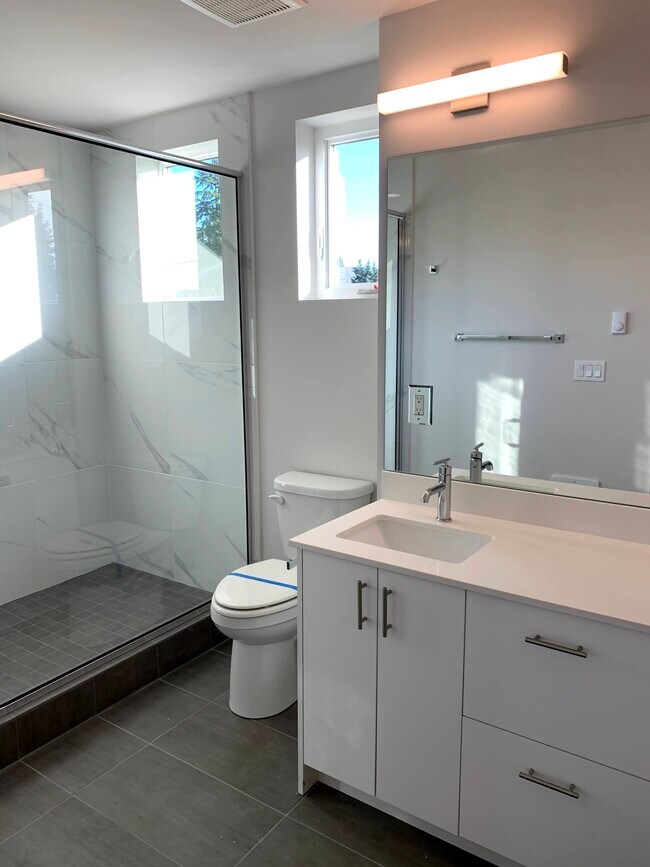master bath - 10162 Holman Rd NW