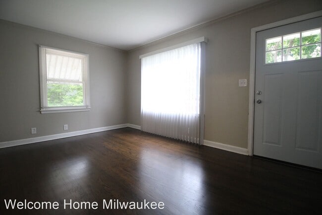 Building Photo - 3 br, 1 bath House - 5609 W Thurston Avenue