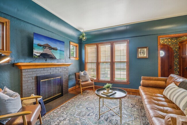 Foto del edificio - 6225 N Green Bay Ave