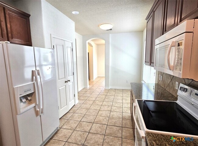 Foto del edificio - 213 Ranch House Rd