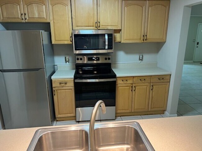 Foto del edificio - 1421 Ridgecrest Rd