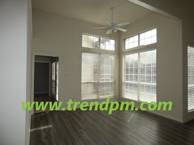 Building Photo - Bright, open concept home with recent upda...