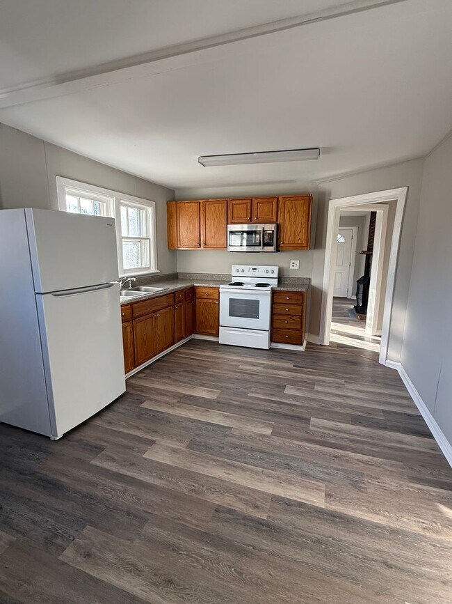 Foto del edificio - Updated 2 Bedroom, 1 Bathroom Rental with Bonus Room – Rossville, GA