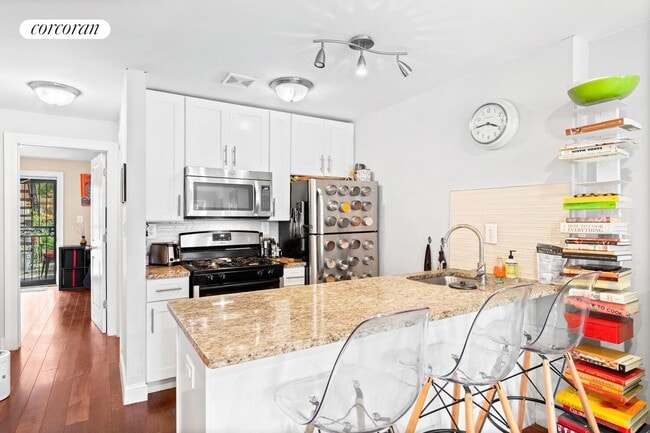 Foto del edificio - 476A Jefferson Ave
