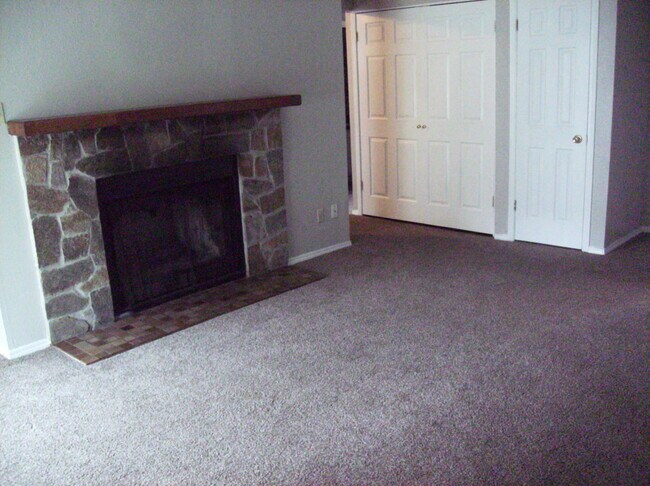 Building Photo - 9152 W Glen Ellyn Ln
