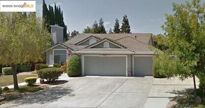 Building Photo - 737 Vivian Dr