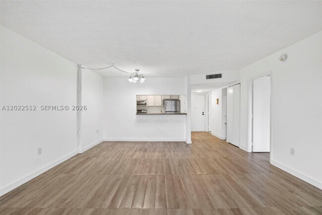 Building Photo - 4174 Inverrary Dr