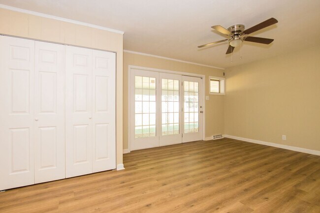 Building Photo - 1403 Broadmoor