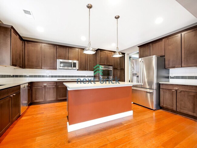 Building Photo - 4 BED AND 2.5 BATH SINGLE FAMILY HOUSE FOR...