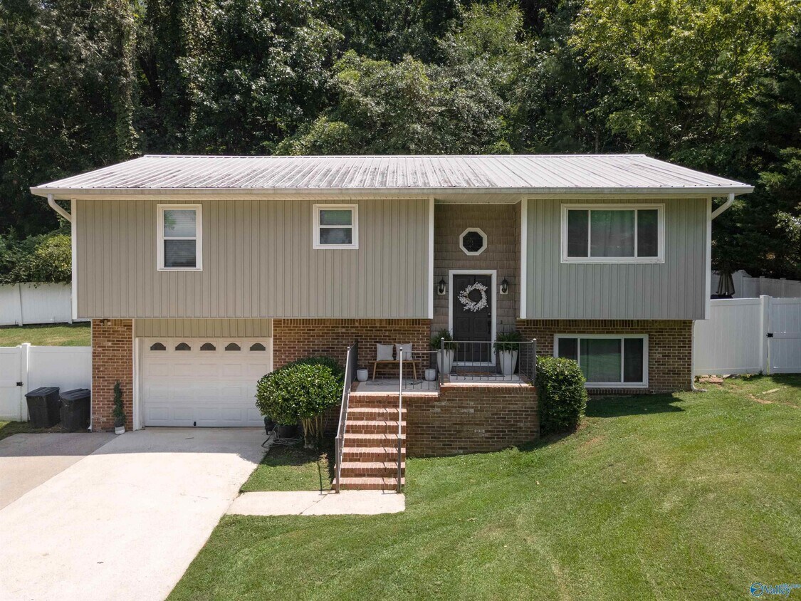 Primary Photo - 3387 Cedar Ln