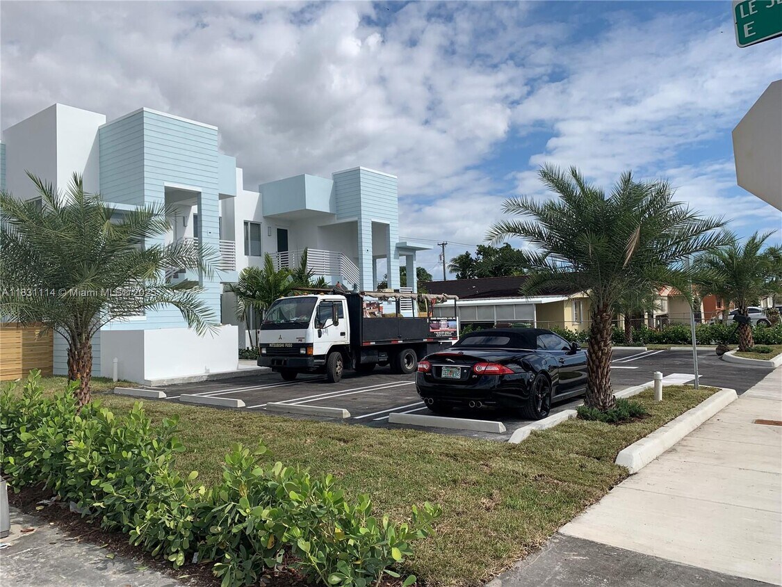 Foto principal - 807 E 28th St