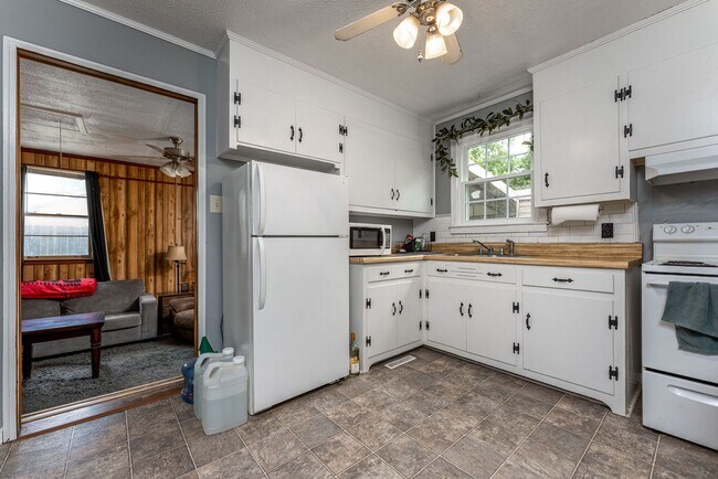 Foto del edificio - 206 River Heights Dr