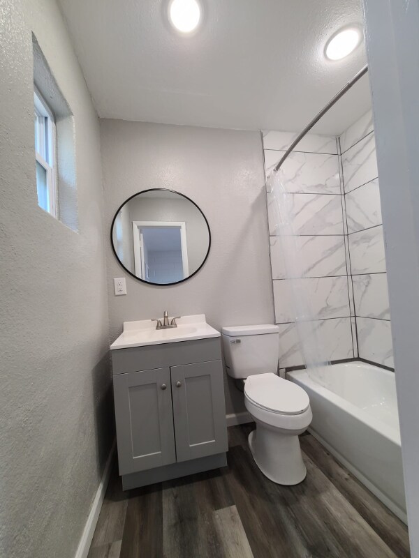 Foto del edificio - 1321 E Broadway St