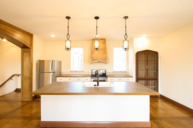 Cocina - 3432 S Forrester St