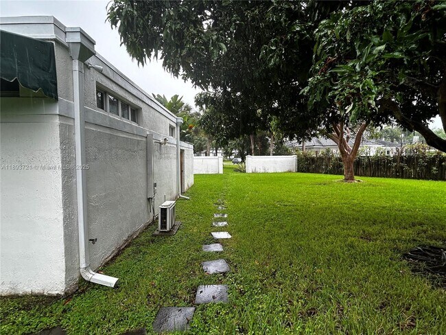 Foto del edificio - 7630 SW 73rd Pl