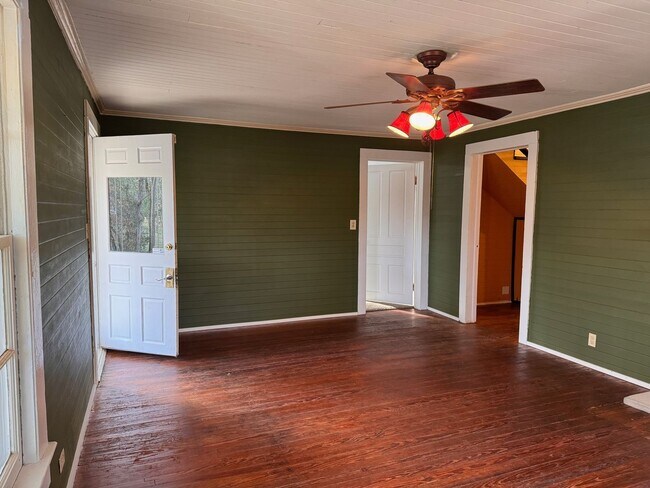 Building Photo - BEAUTIFUL 2 STORY, 4 BED, 2 BATH HOME