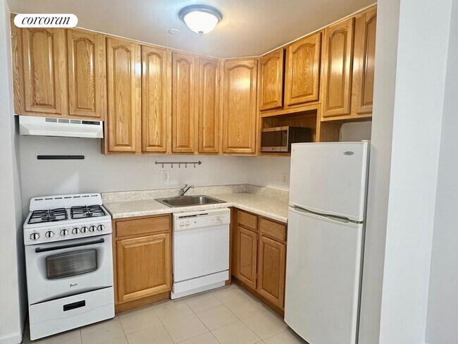 Foto del edificio - 422 E 10th St