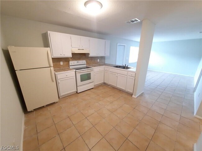 Foto del edificio - 198 Charlotte Ave