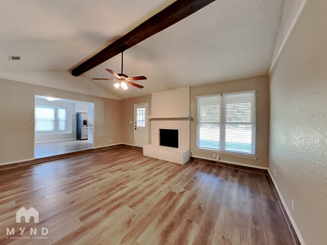 Building Photo - 3528 Park Lake Dr