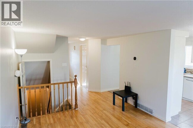 Photo du bâtiment - 163 Highbrook St