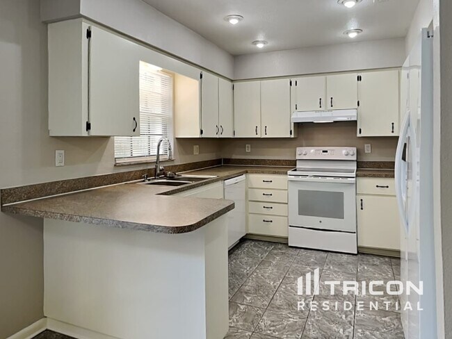 Foto del edificio - 3701 Sapphire Ln