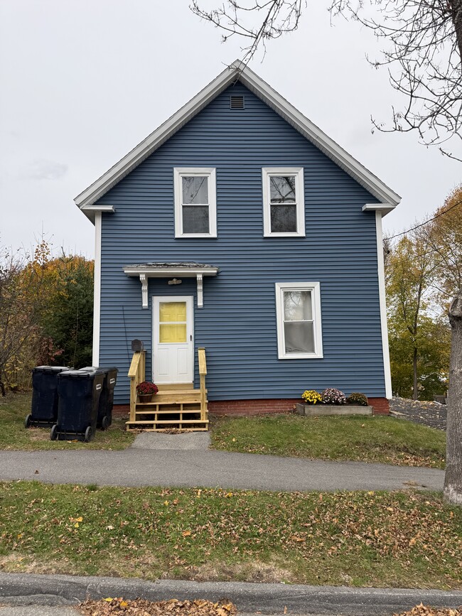 Building Photo - 45 Dillingham St