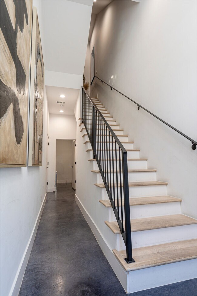 Foto del edificio - 709 Memorial Heights Dr