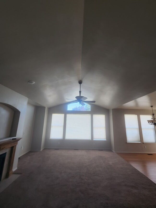 Building Photo - 3 Bedroom 2 Bathroom