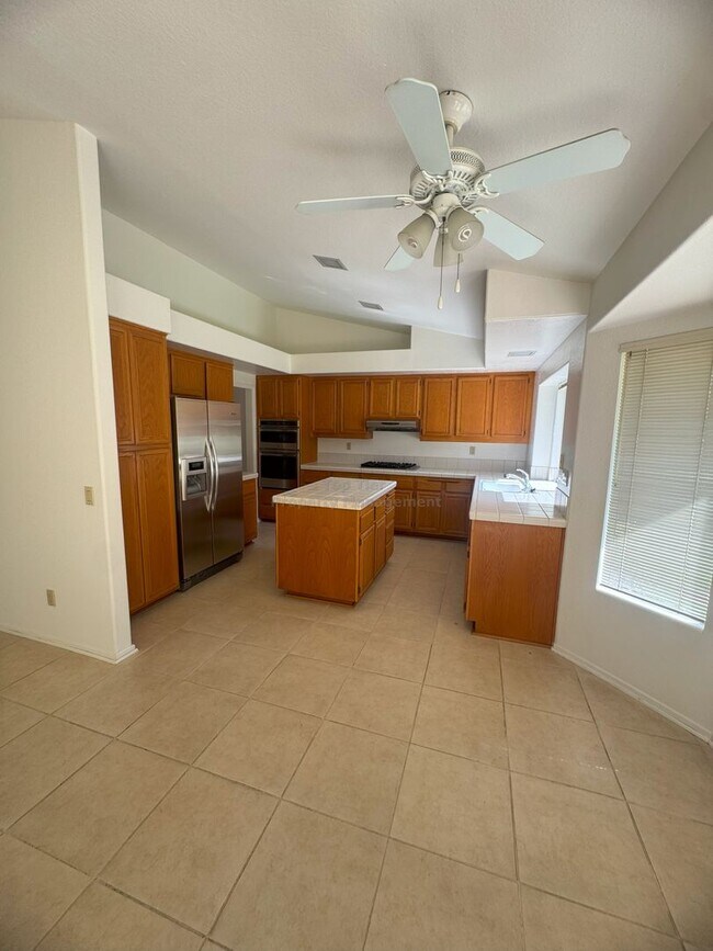 Building Photo - Spacious Single-Story 4-Bed Home in Top-Ra...