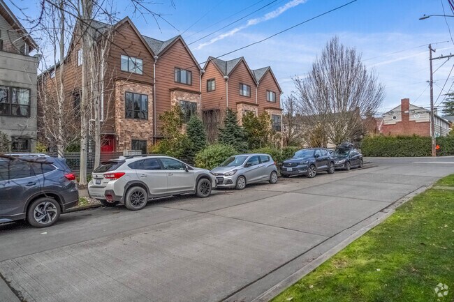 Foto del edificio - Densmore Townhomes