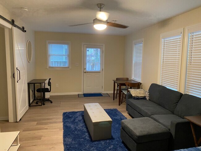 Foto del edificio - 405 Lossing Ave