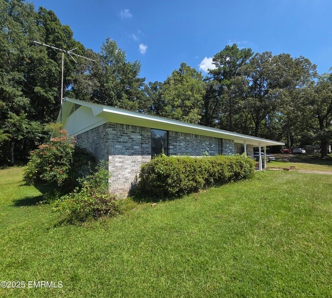 Building Photo - 2178 Campground Rd