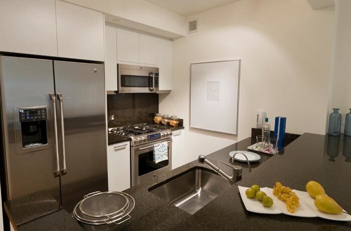 Foto principal - 329 W 39th St