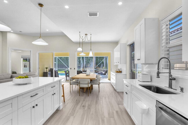 Building Photo - 2930 Rio Claro Dr S
