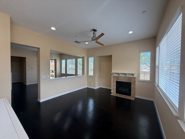 Foto del edificio - Elegant Scripps Ranch Home with 2 Car Garage!