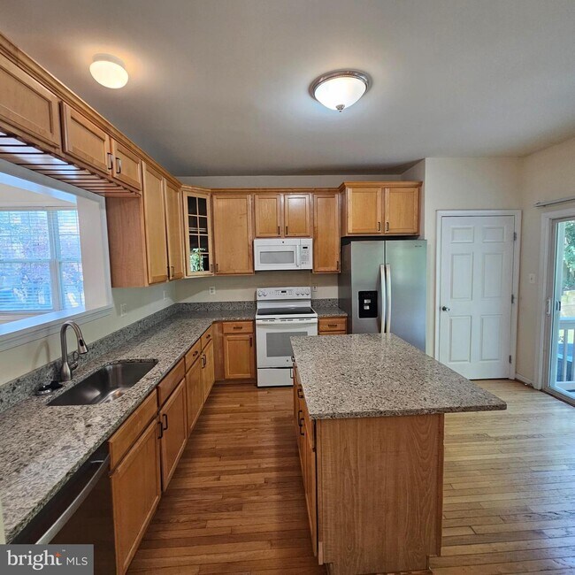 Building Photo - 61 Sire Way
