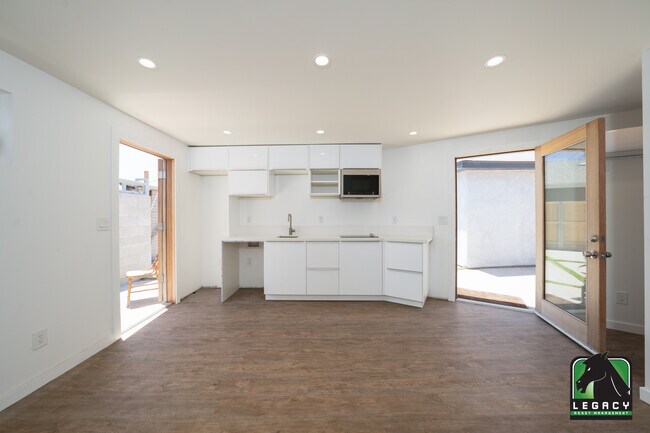 Foto del edificio - 1124 W 49th St