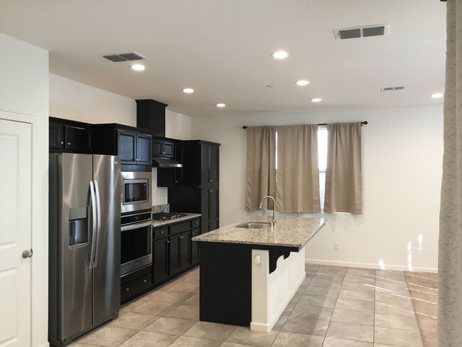 Building Photo - Welcome to Riverstone!!!