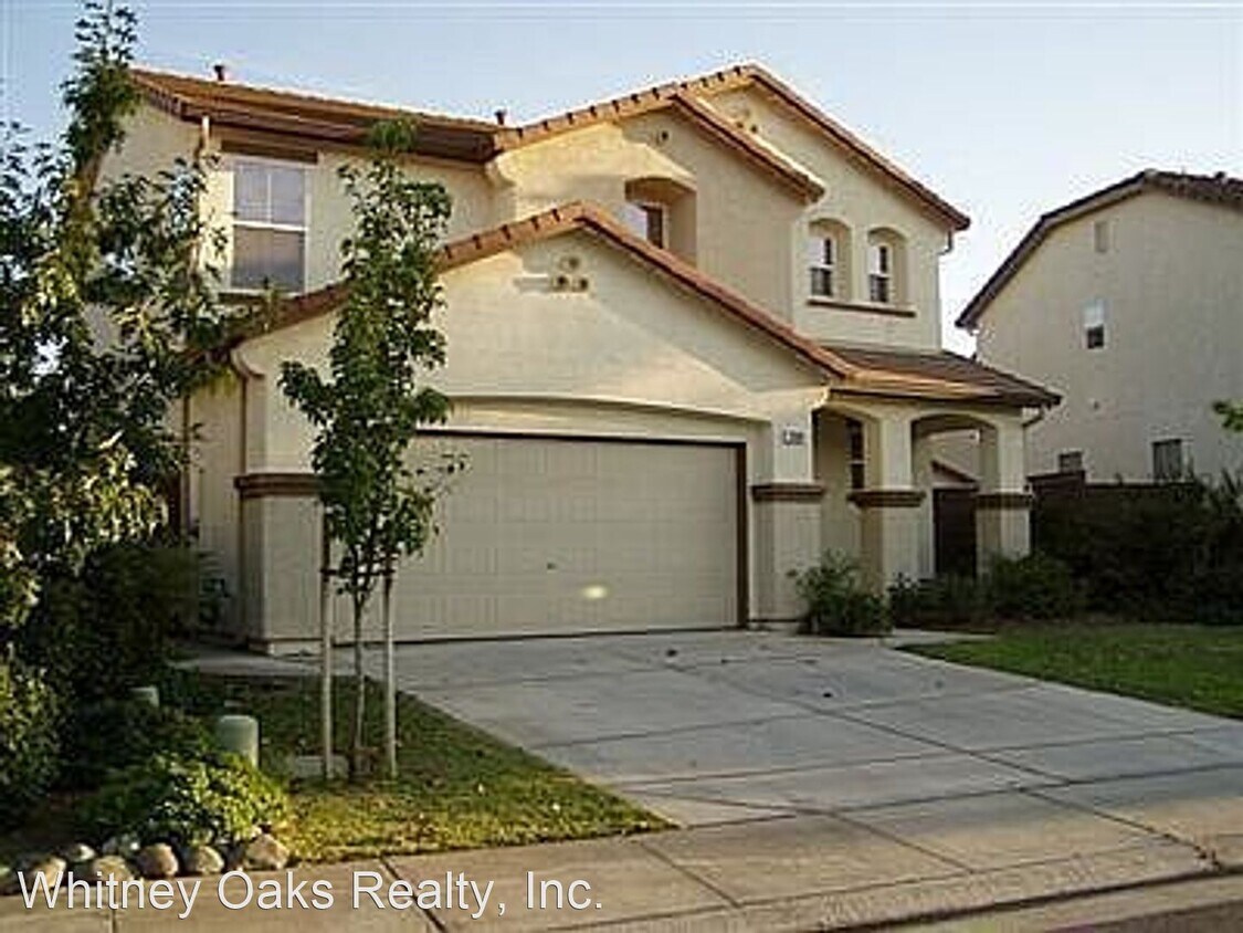 3 br, 2 bath House 2900 Logansport Way House Rental in Sacramento